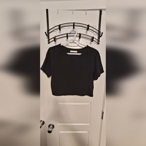 Black cropped tee